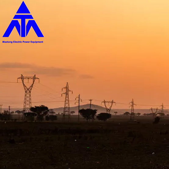 Transmissão de energia de 1000KV através de torres de aço angulares