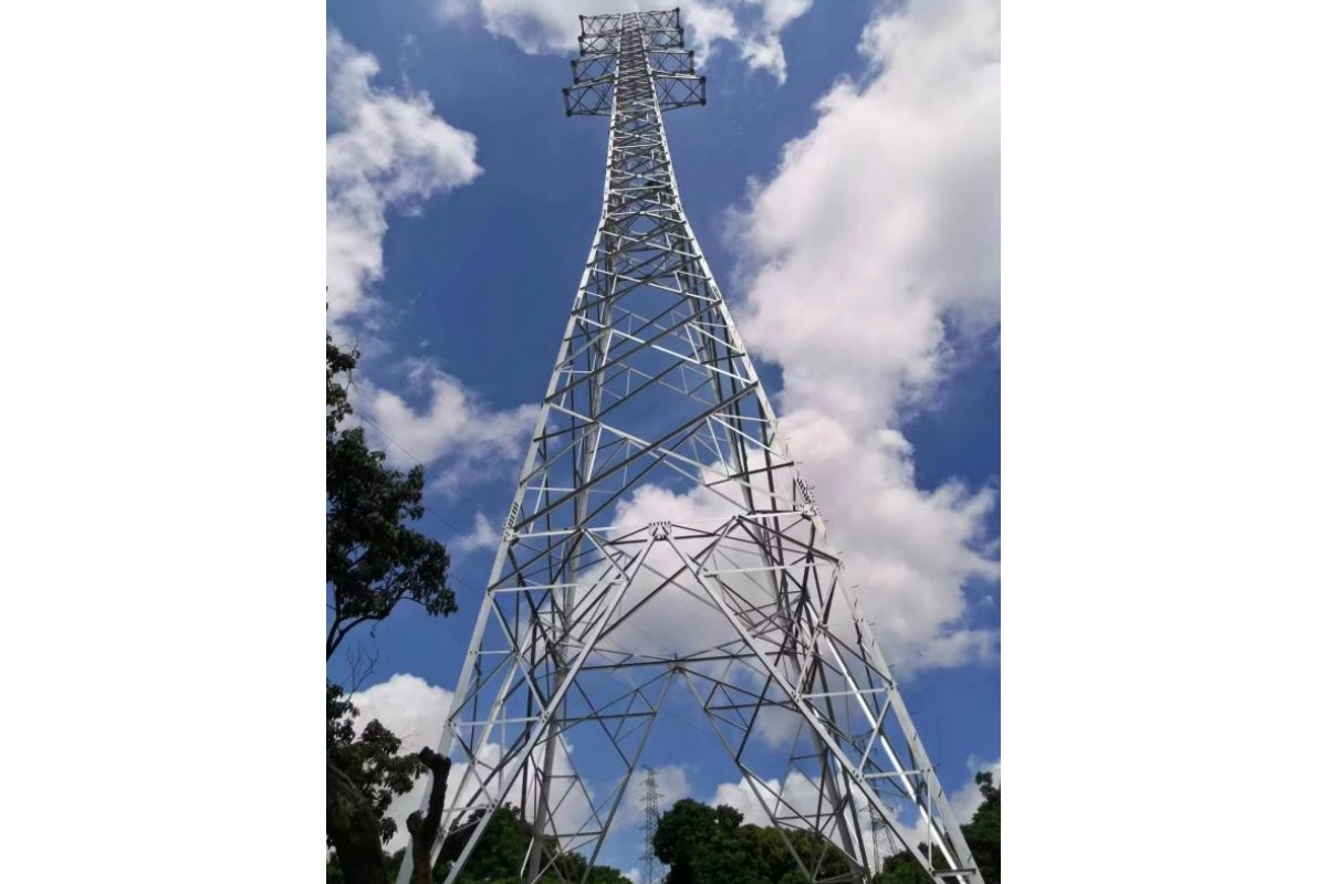 Quais são as funções da torre de canto multifuncional?