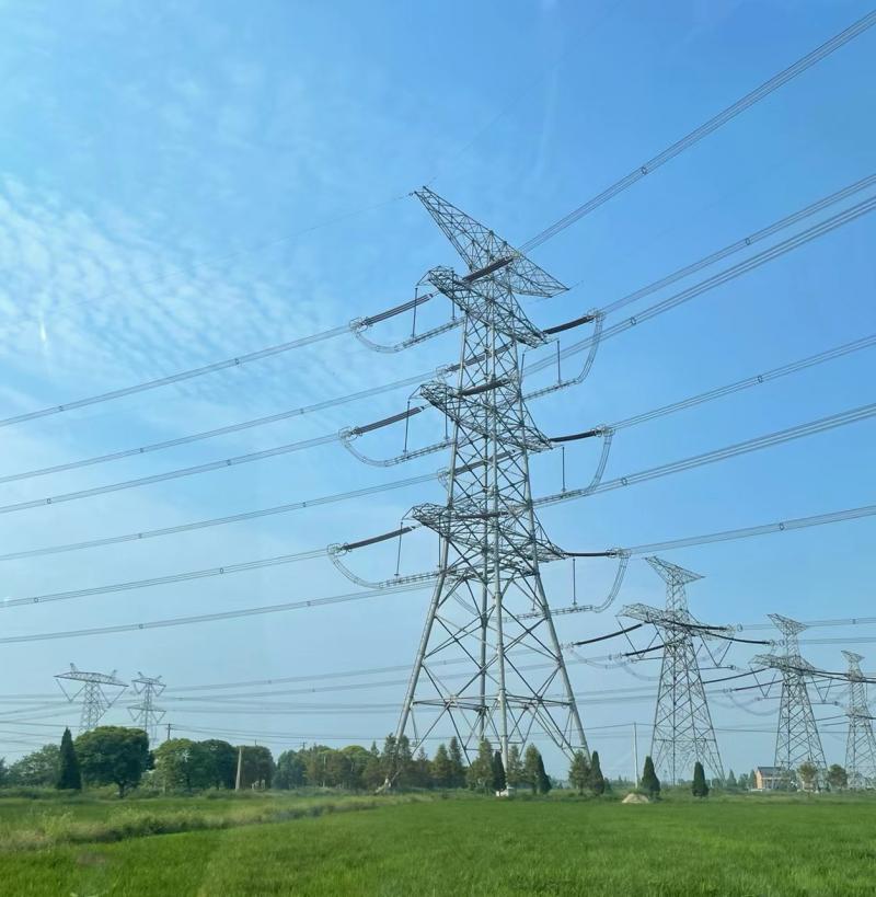 Quais são as características do quadro de transmissão de energia de metal?