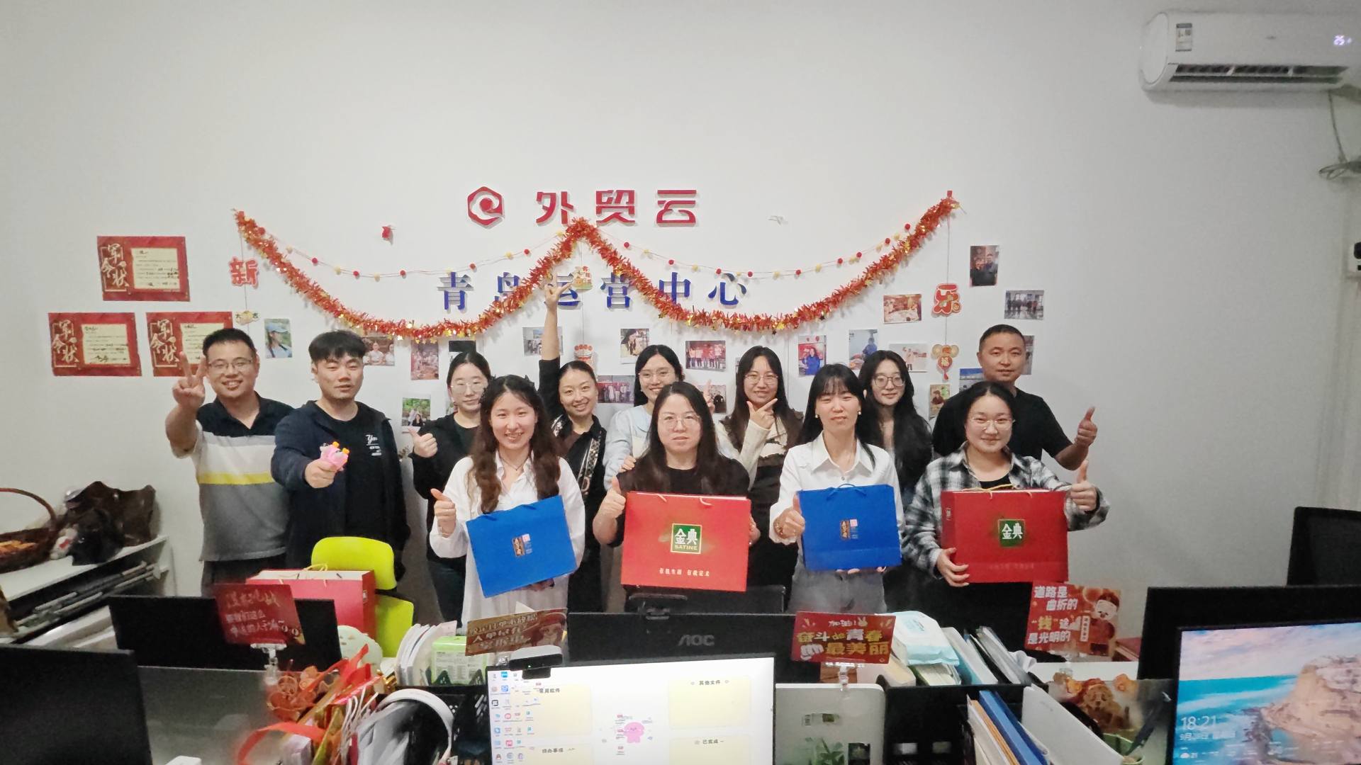 Maotong comemora o Dia Nacional e o Festival do Meio Outono