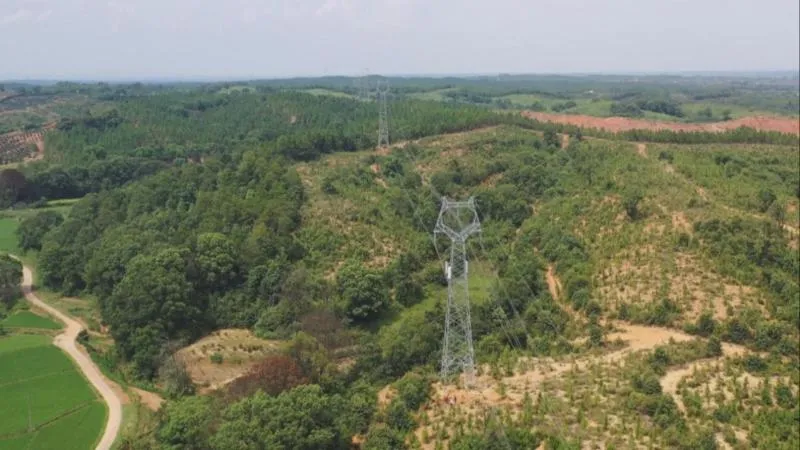 Torre de eletricidade compartilhada da estação base 5G colocada em operação