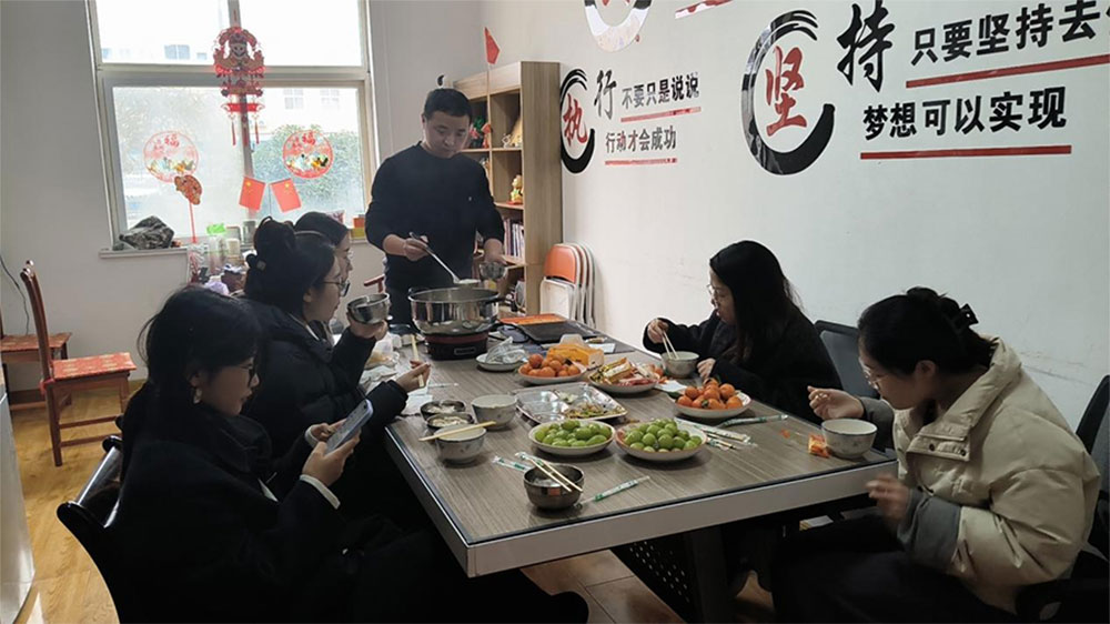 Almoço do Festival das Lanternas: Tangyuan e Team Vibes no escritório