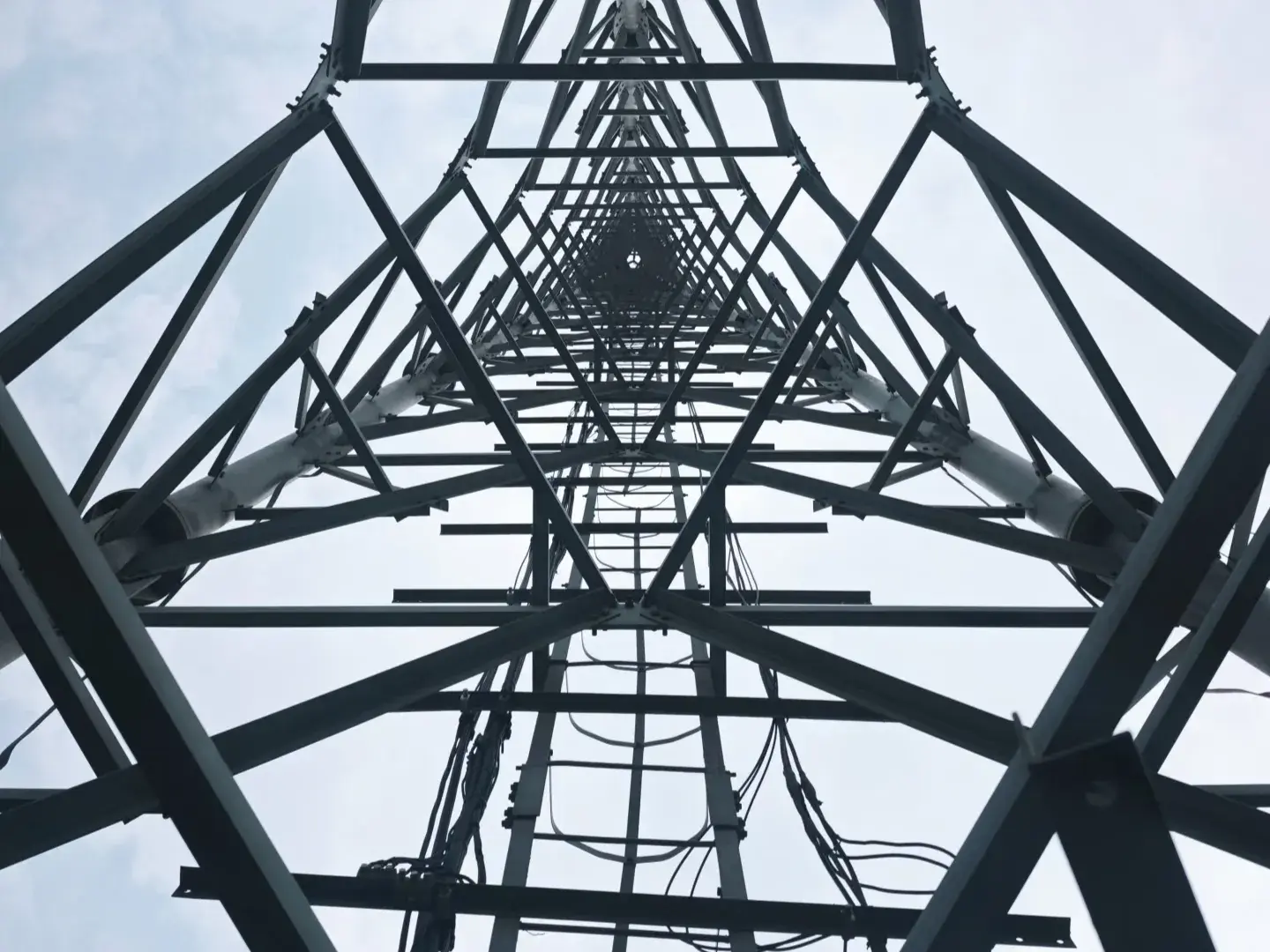 Estética Simétrica de Torres de Transmissão